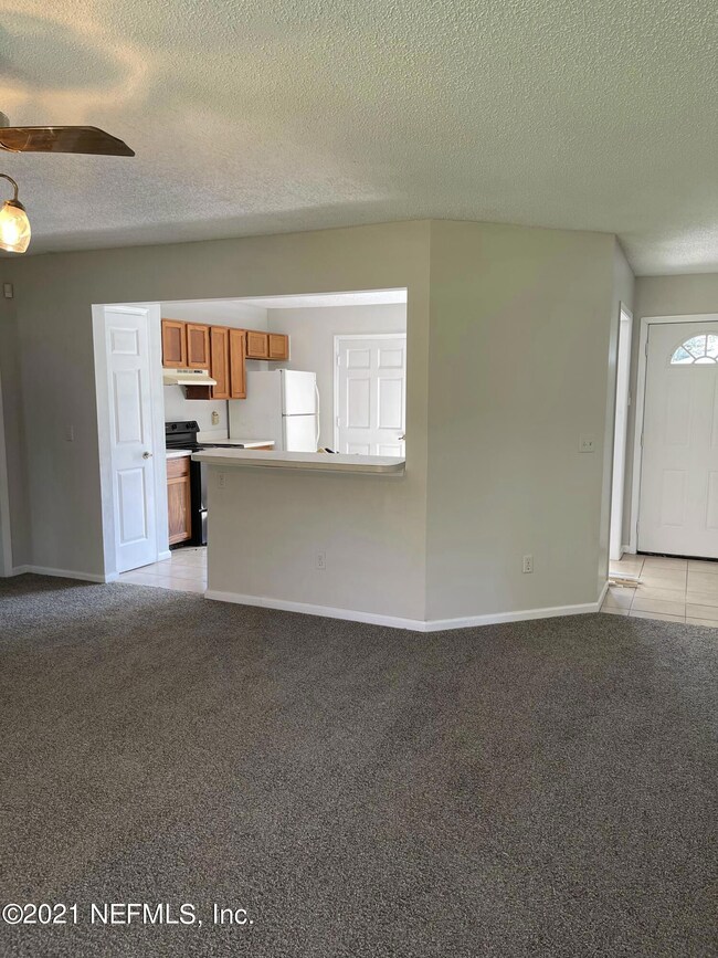 3980 Hunters Lake Cir E, Jacksonville, FL 32210 - photo 2