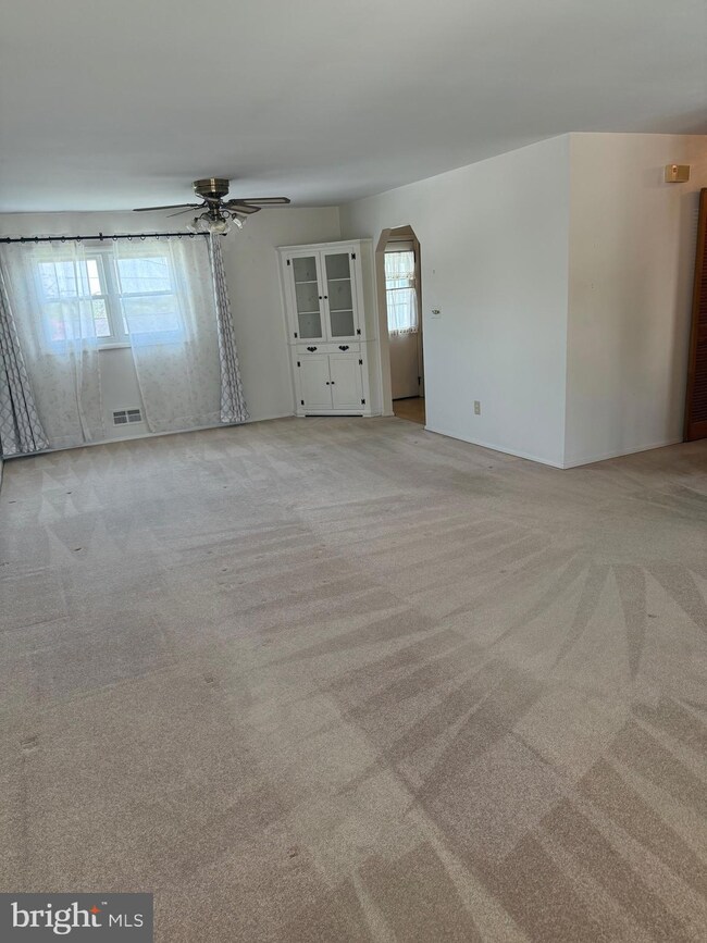 895 Gordon Dr, Glen Burnie, MD 21061 - photo 5