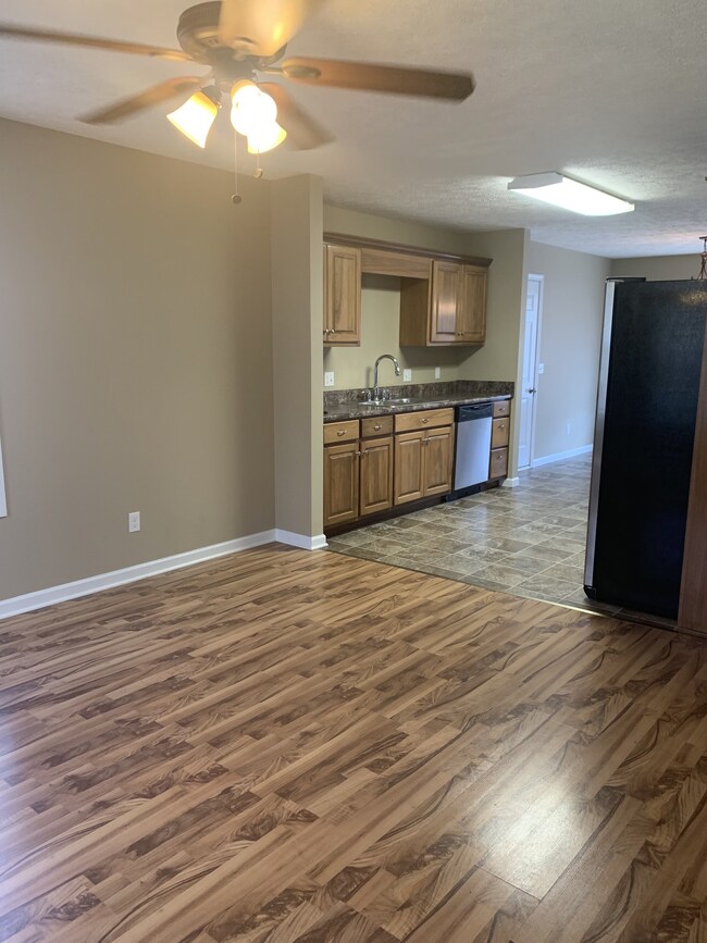 206 John Mark Ct, Manchester, TN 37355 - photo 4