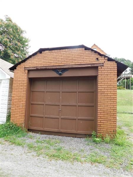 Detached Garage