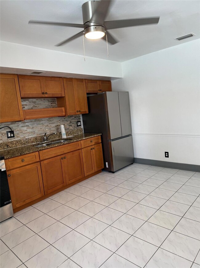 413 SW 8th St, Hallandale Beach, FL 33009 - photo 7