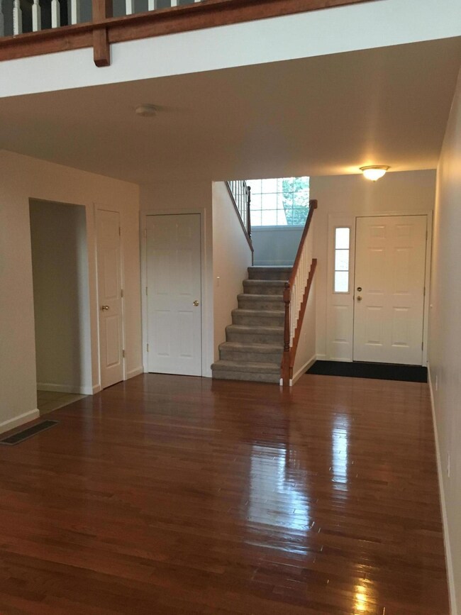 554 S Keyser Ave, Scranton, PA 18504 - photo 4