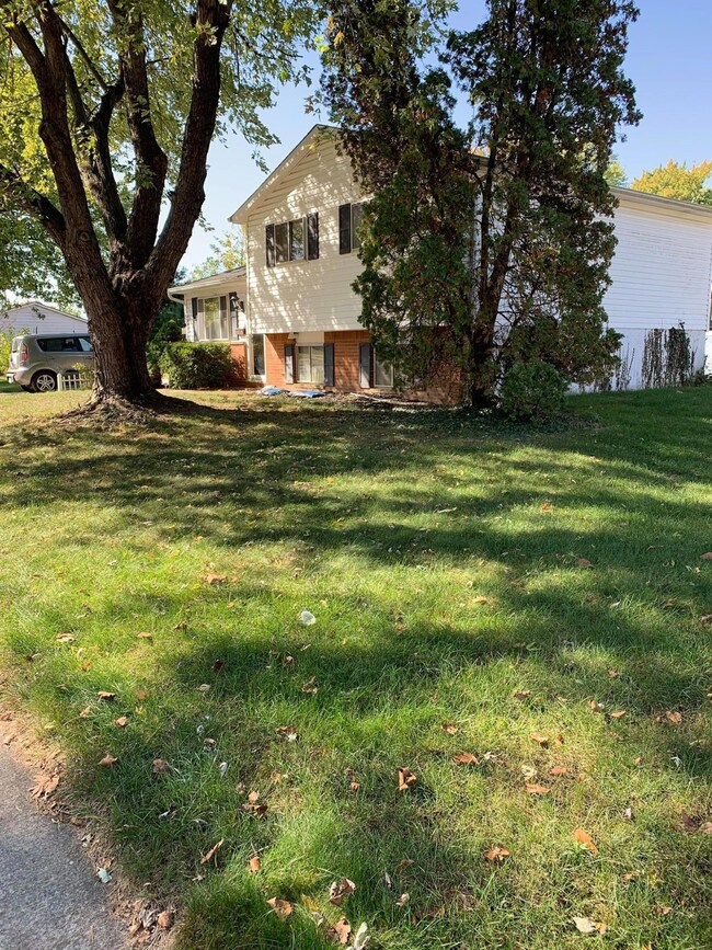 2755 Glenbriar St, Columbus, OH 43232 - photo 3