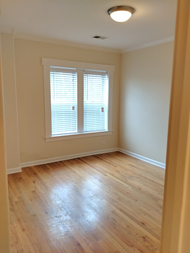 6458 N Fairfield Ave unit 3, Chicago, IL 60645 - photo 5