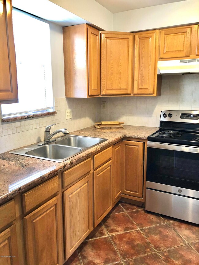 1606 El Prado Rd unit 3, Jacksonville, FL 32216 - photo 7