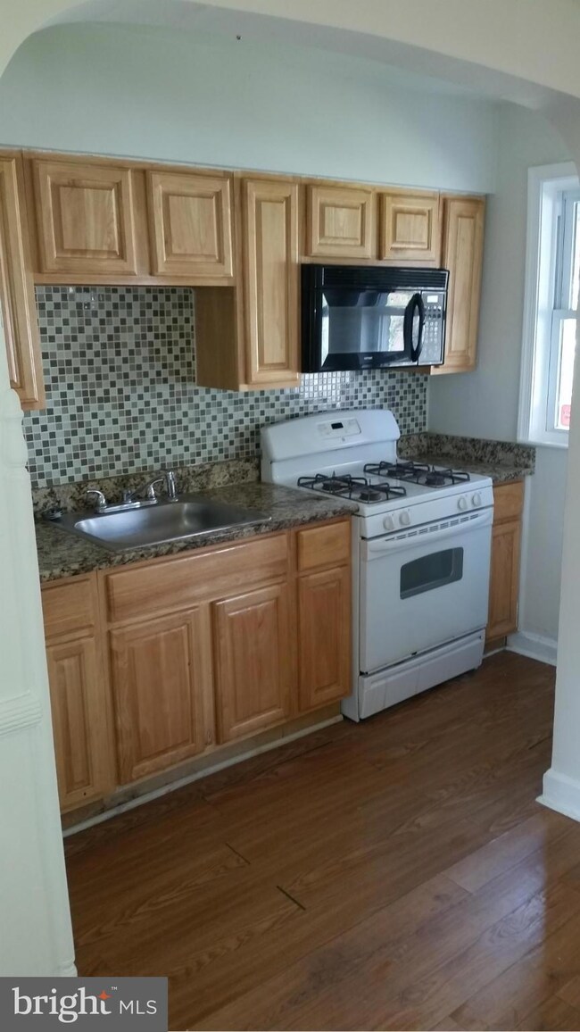 822 Glenwood Ave, Baltimore, MD 21212 - photo 2