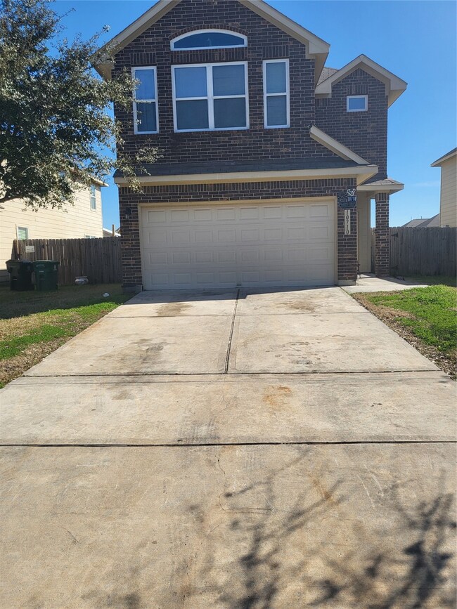 10710 Prillerman Trails Dr, Houston, TX 77016 - photo 2