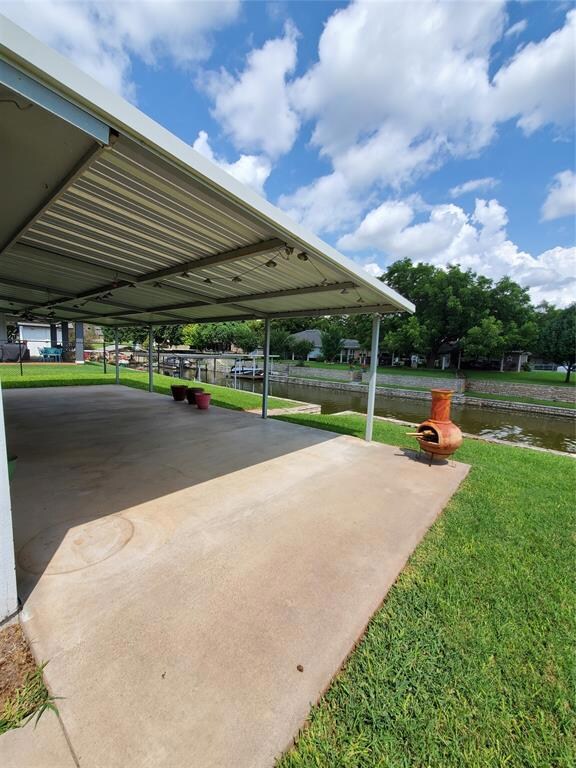 411 Sky Harbour Ct, Granbury, TX 76049 - photo 4