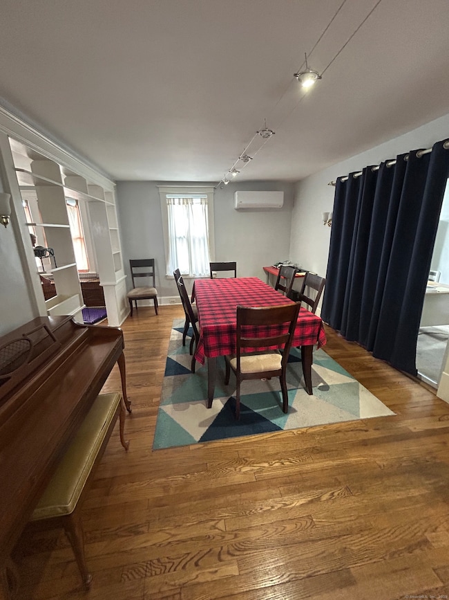 21 Acushnet St, Naugatuck, CT 06770 - photo 6