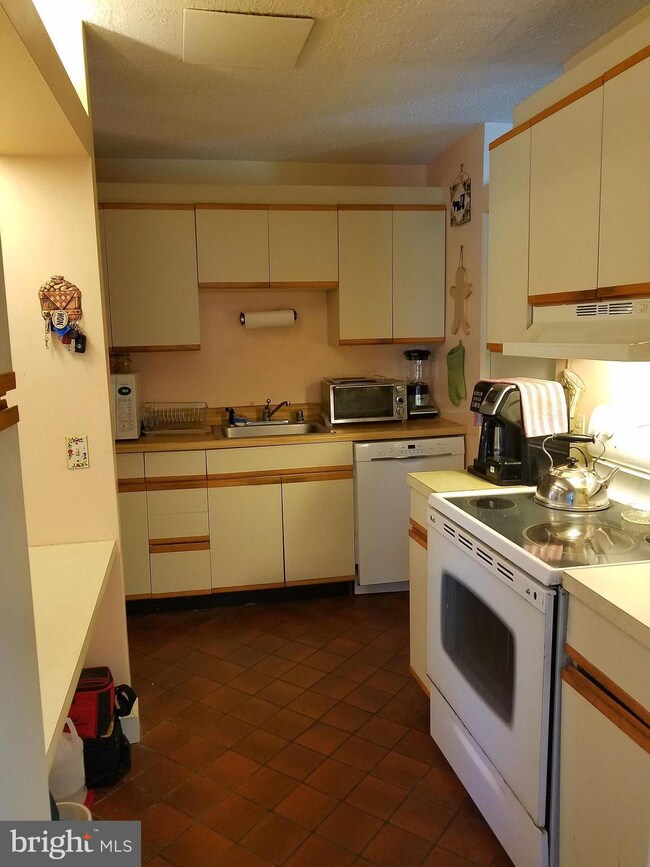 2236 Foxbane Square, Baltimore, MD 21209 - photo 4