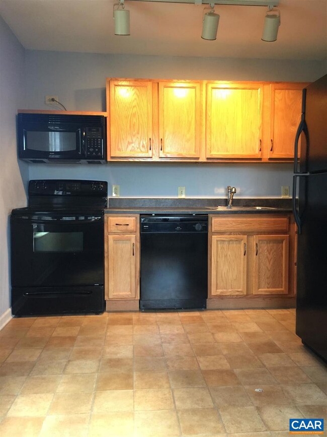 1262 Villa Ln unit F, Charlottesville, VA 22903 - photo 3