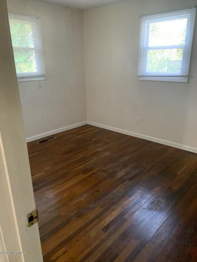 515 Oak Ln, Jacksonville, NC 28540 - photo 4