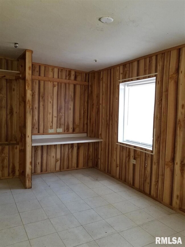 907 Pershing Ave, Davenport, IA 52803 - photo 6