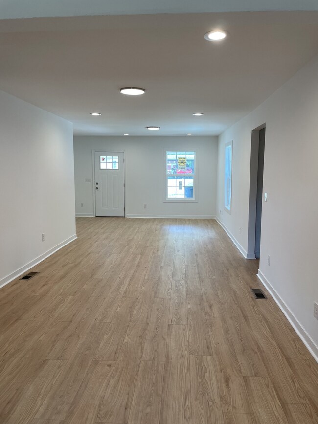 520 Oak St, Shelbyville, TN 37160 - photo 2