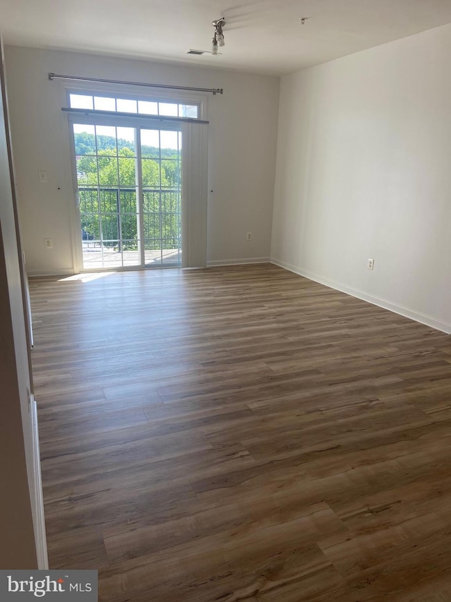 21228 Mcfadden Square unit 312, Sterling, VA 20165 - photo 3