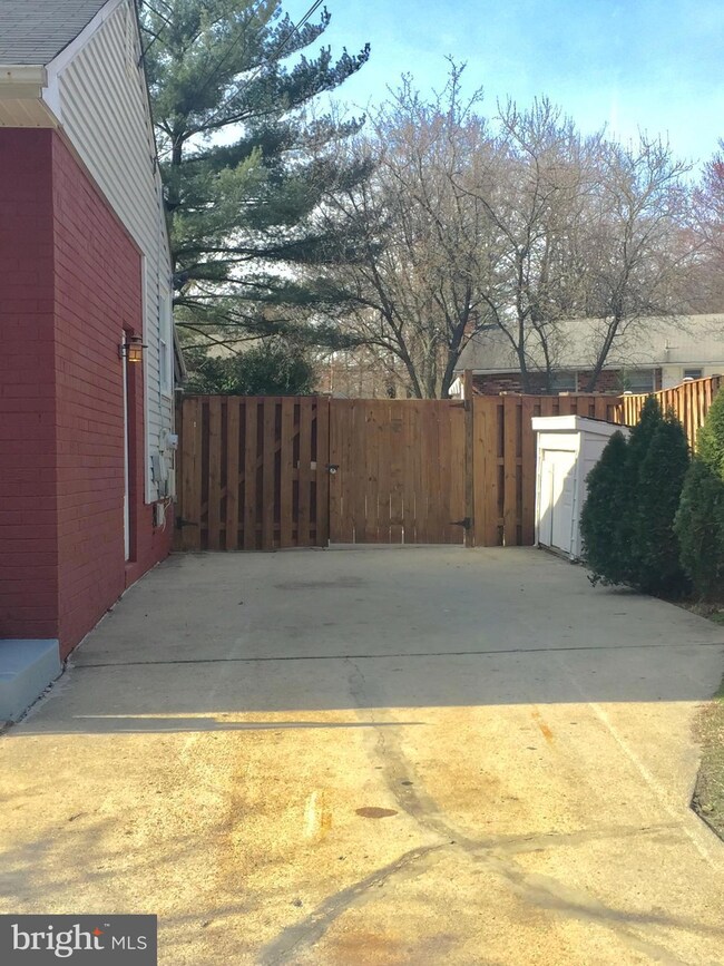 6422 Jodie St, New Carrollton, MD 20784 - photo 3