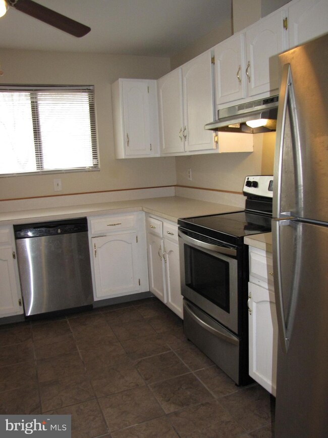 1744 Powder Horn Terrace, Woodbridge, VA 22191 - photo 4