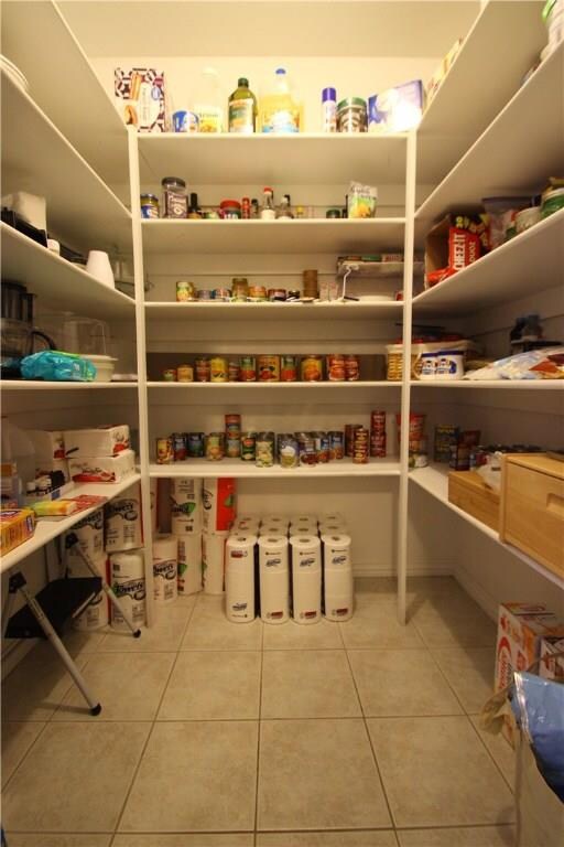 YES! YES! YESSSS!  WHAT IS NOT TO LOVE ABOUT THIS PANTRY????