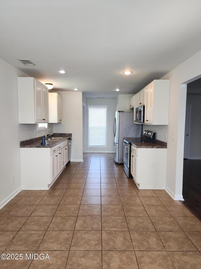 100 Stanton Cir, Warner Robins, GA 31093 - photo 2