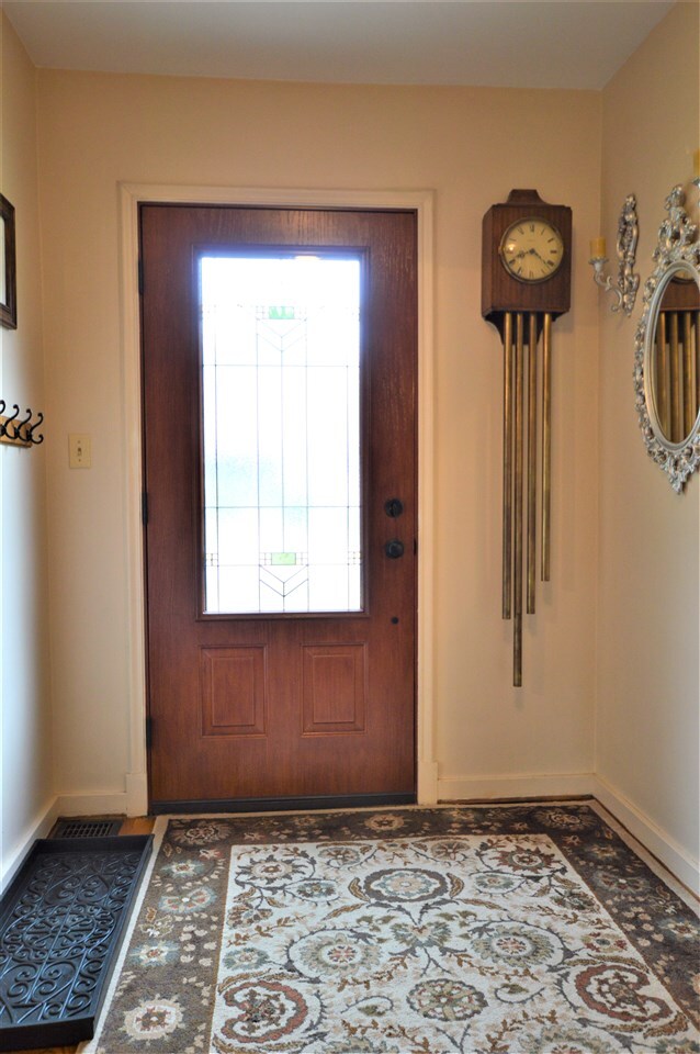 324 W 11th St, Auburn, IN 46706 - photo 2