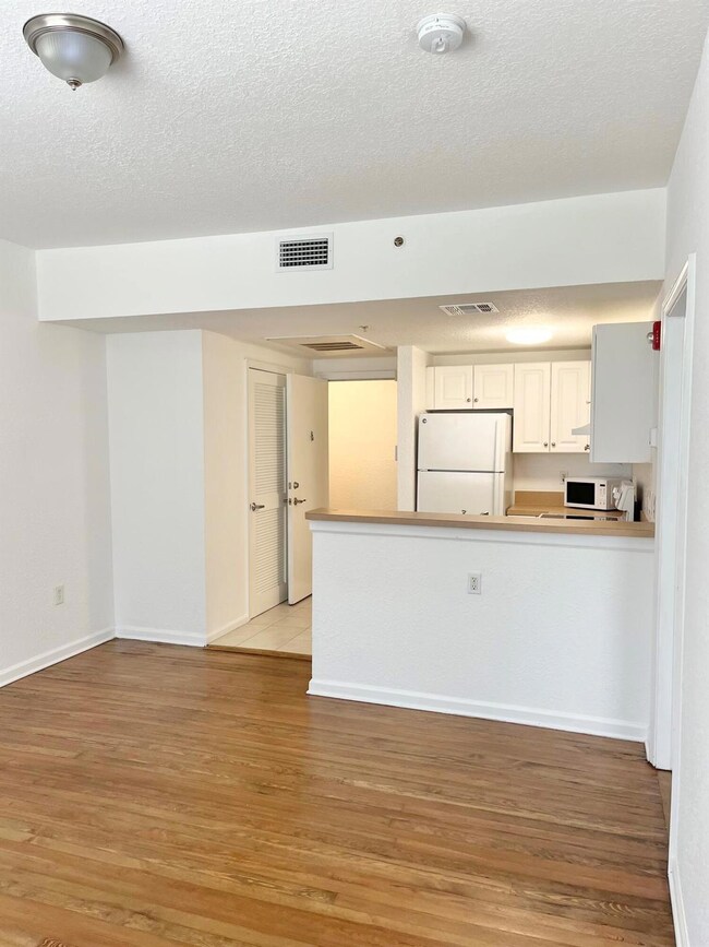 401 Northwood Rd unit 202, West Palm Beach, FL 33407 - photo 5