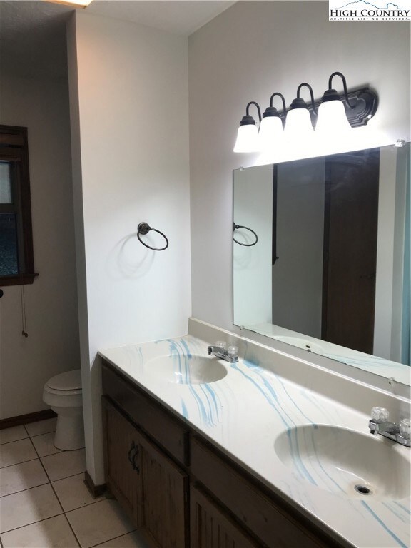 top level full bathroom.