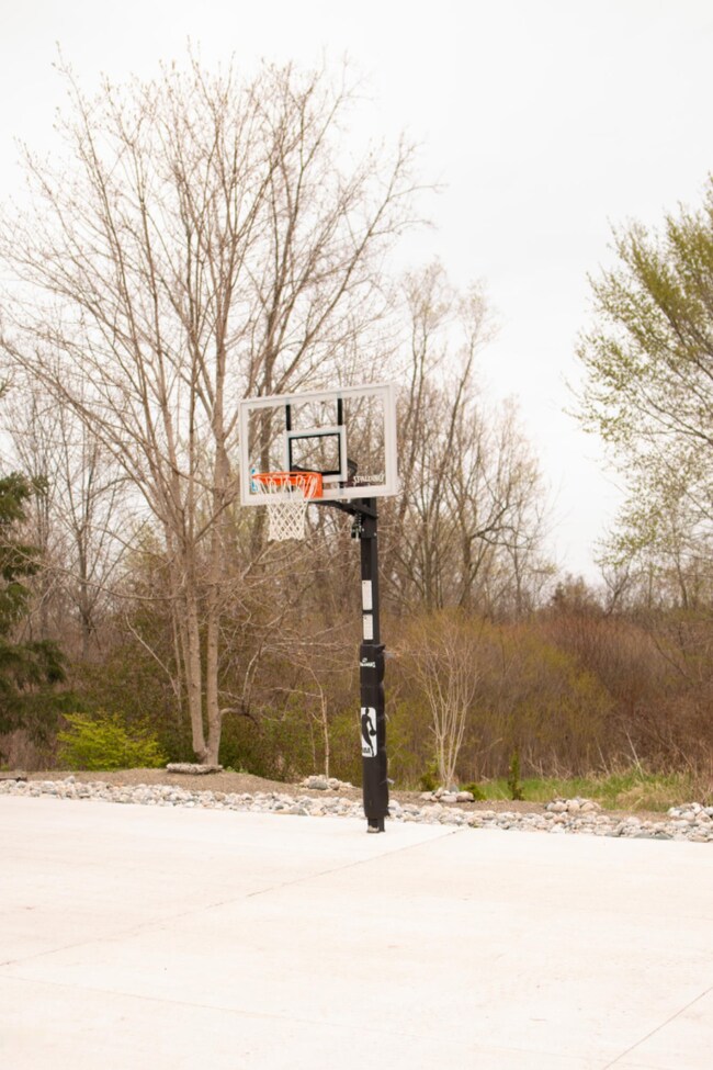 Basketball hoop