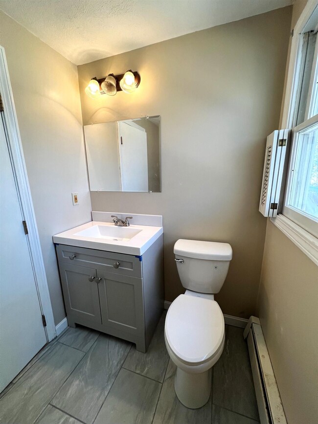 2 Decca Cir unit R, Derry, NH 03038 - photo 7