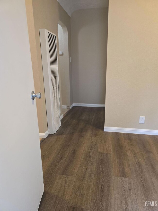 924 Height St unit A & B, Bakersfield, CA 93305 - photo 4