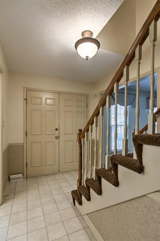 7933 Oakview Dr, Lenexa, KS 66215 - photo 3