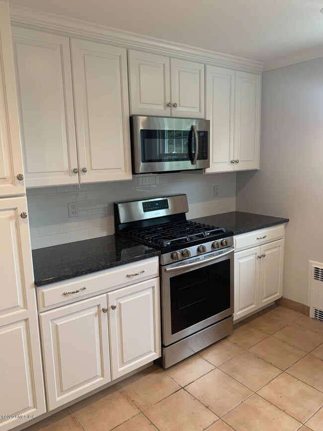 41 Ridge St unit 2, Greenwich, CT 06830 - photo 3