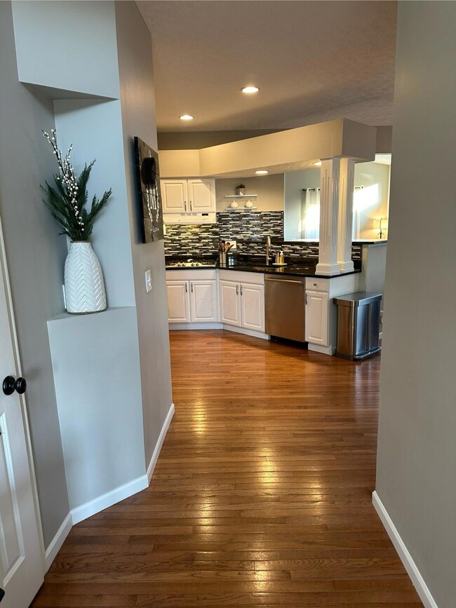 7 entryway to kitchen