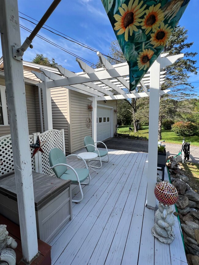 30 Hampshire Dr, Franklin, NH 03235 - photo 5