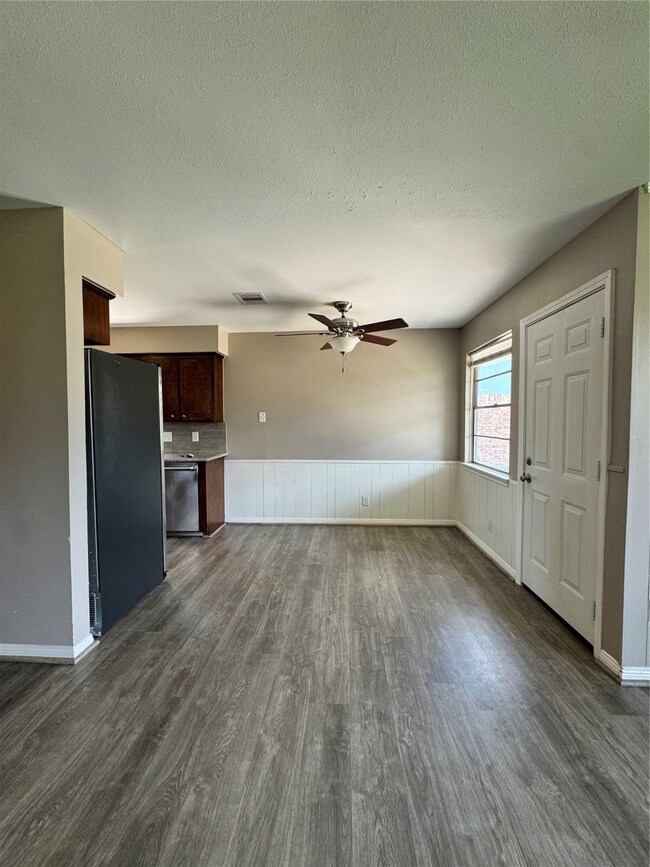 5710 Hoover St, Houston, TX 77092 - photo 6