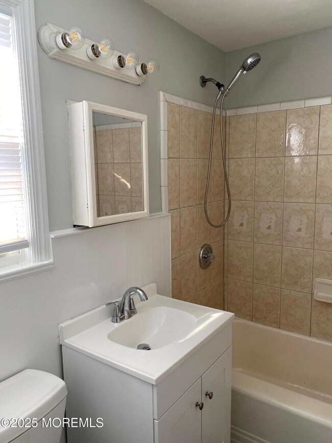 20 Oldfield Place, Red Bank, NJ 07701 - photo 4