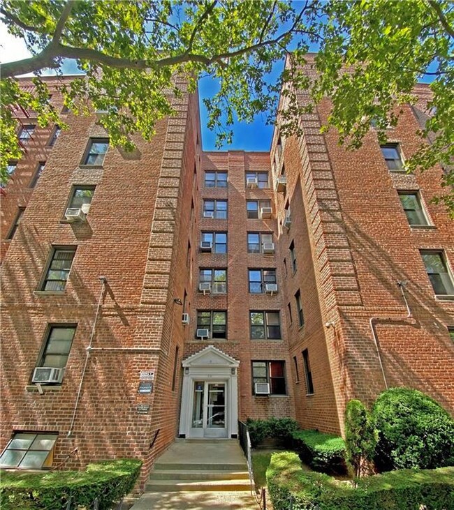 711 Montauk Ct unit 4B, Brooklyn, NY 11235 - photo 3