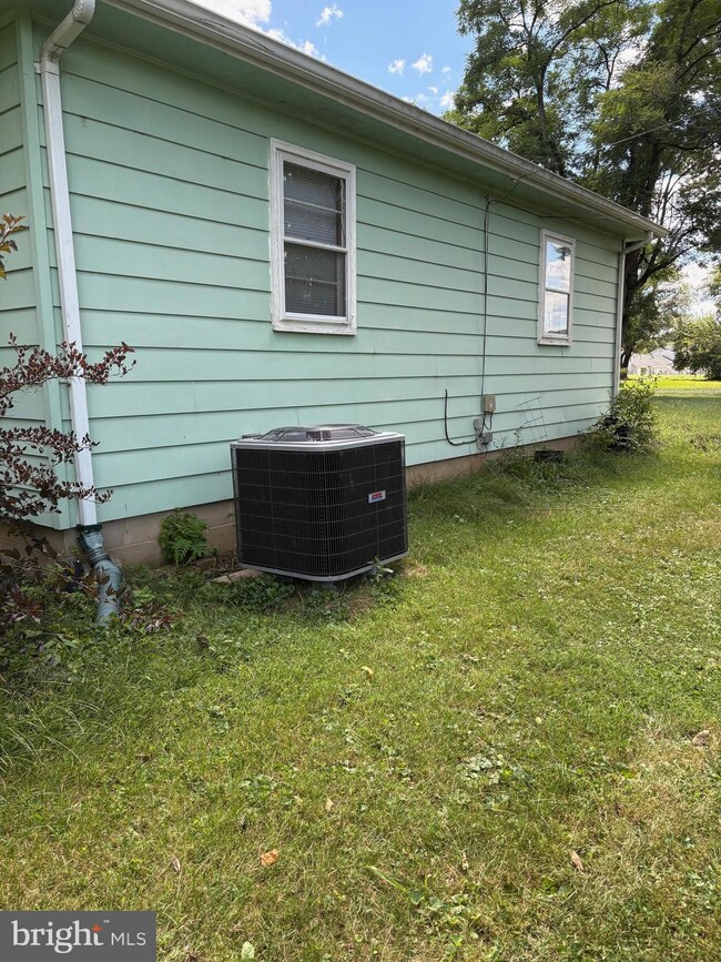 127 Beans Ln, Moorefield, WV 26836 - photo 4