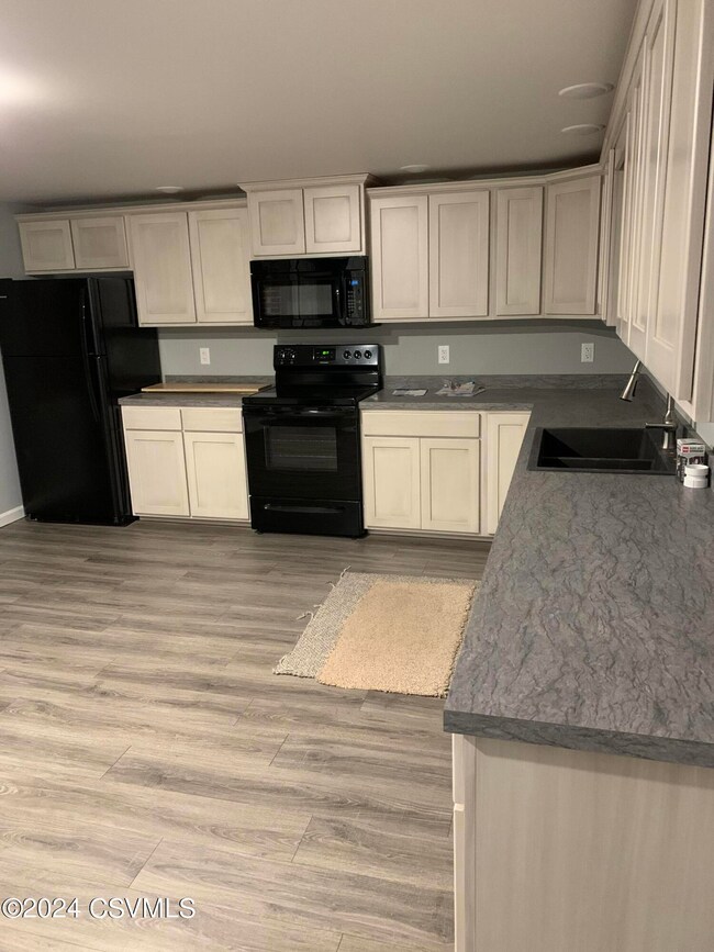 58 N Strawberry Aly, Selinsgrove, PA 17870 - photo 7