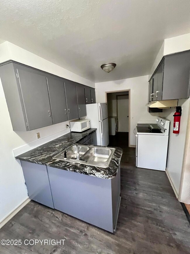 1900 W 32nd Ave unit C, Anchorage, AK 99517 - photo 6