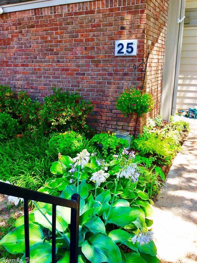 Updated CUTE condo. Walk to pool across the street