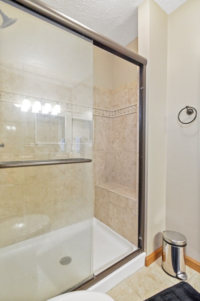 2410 Spring Grove Dr, Kokomo, IN 46902 - photo 7