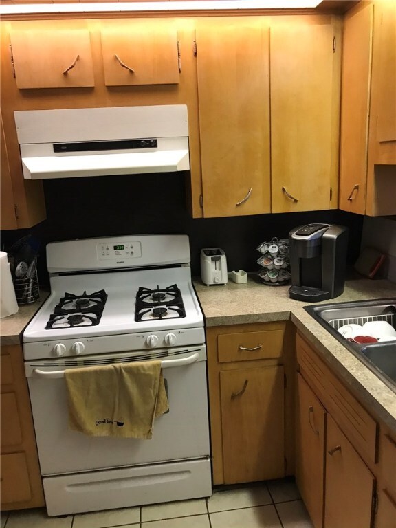 19 Leslie St, Cranston, RI 02910 - photo 6