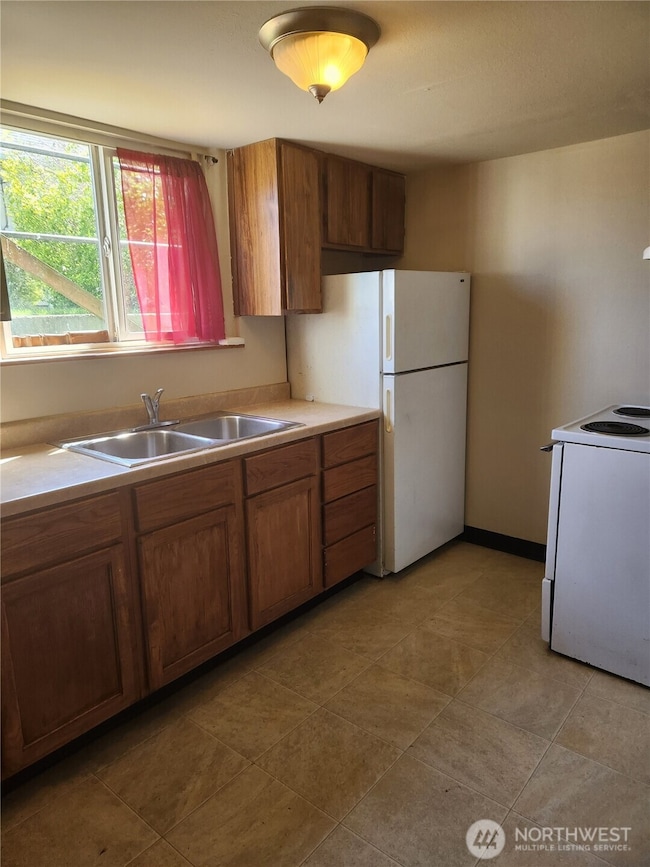 1027 5th St unit 1/2, Bremerton, WA 98337 - photo 5