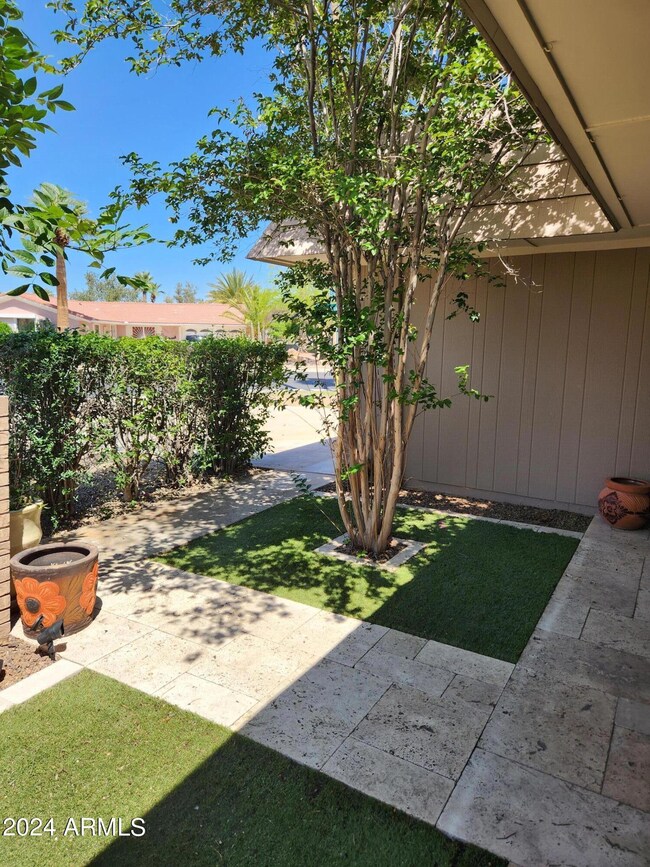 TRAVERTINE + ASTROTURF GRASS