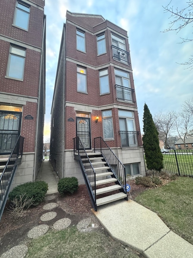 4242 S Vincennes Ave unit 2, Chicago, IL 60653 - photo 2