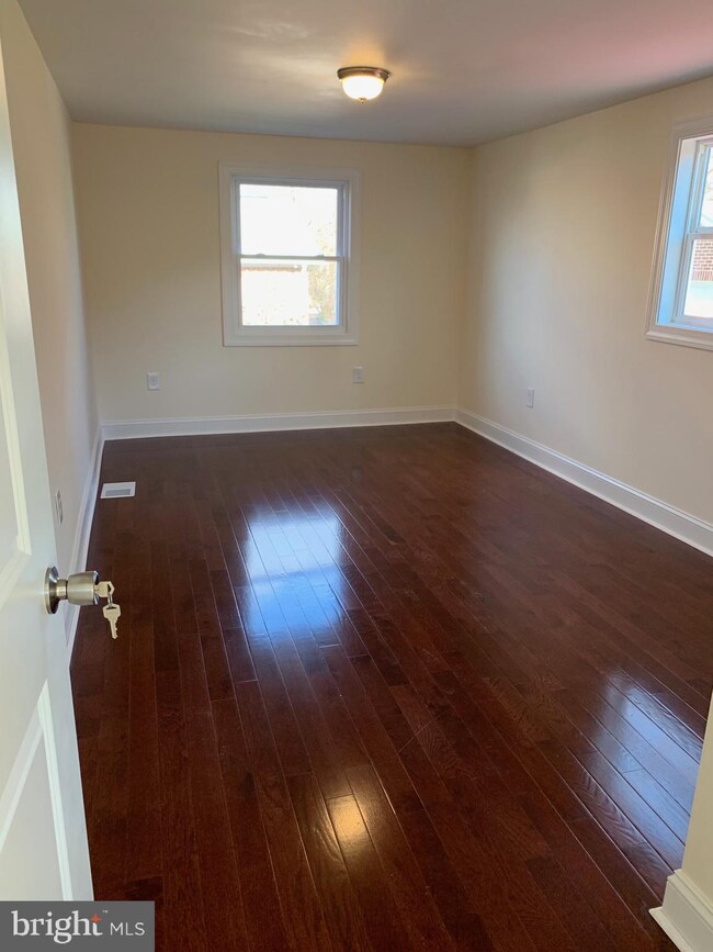 6511 Medwick Dr, Hyattsville, MD 20783 - photo 5