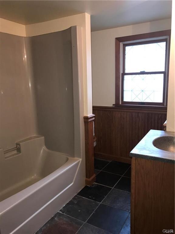 605 Oakwood St, Easton, PA 18045 - photo 6