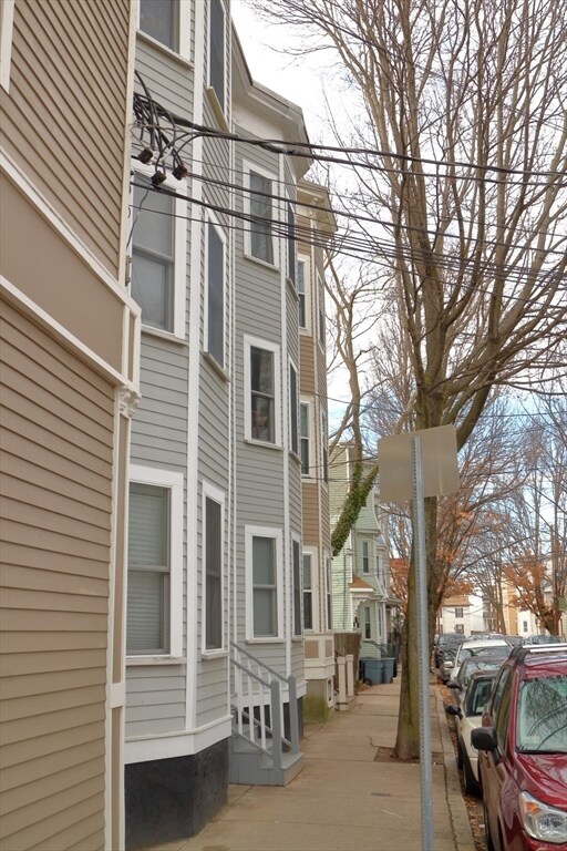 6 Bristol St unit 4, East Cambridge, MA 02141 - photo 2