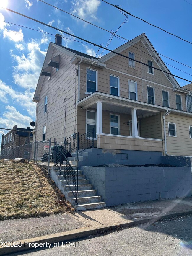 216 North St, West Hazleton, PA 18202 - photo 2