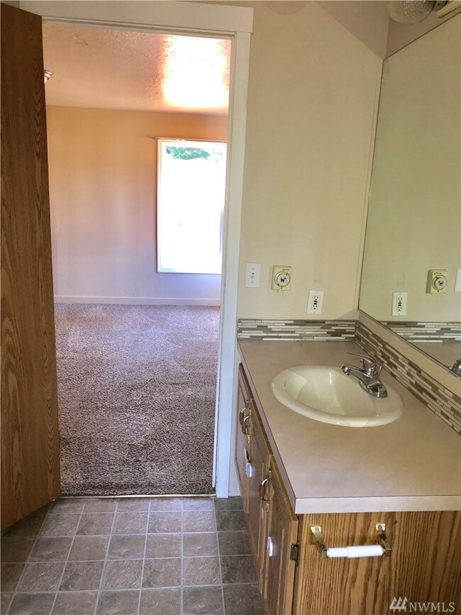 17038 Linden Ct SE, Yelm, WA 98597 - photo 4